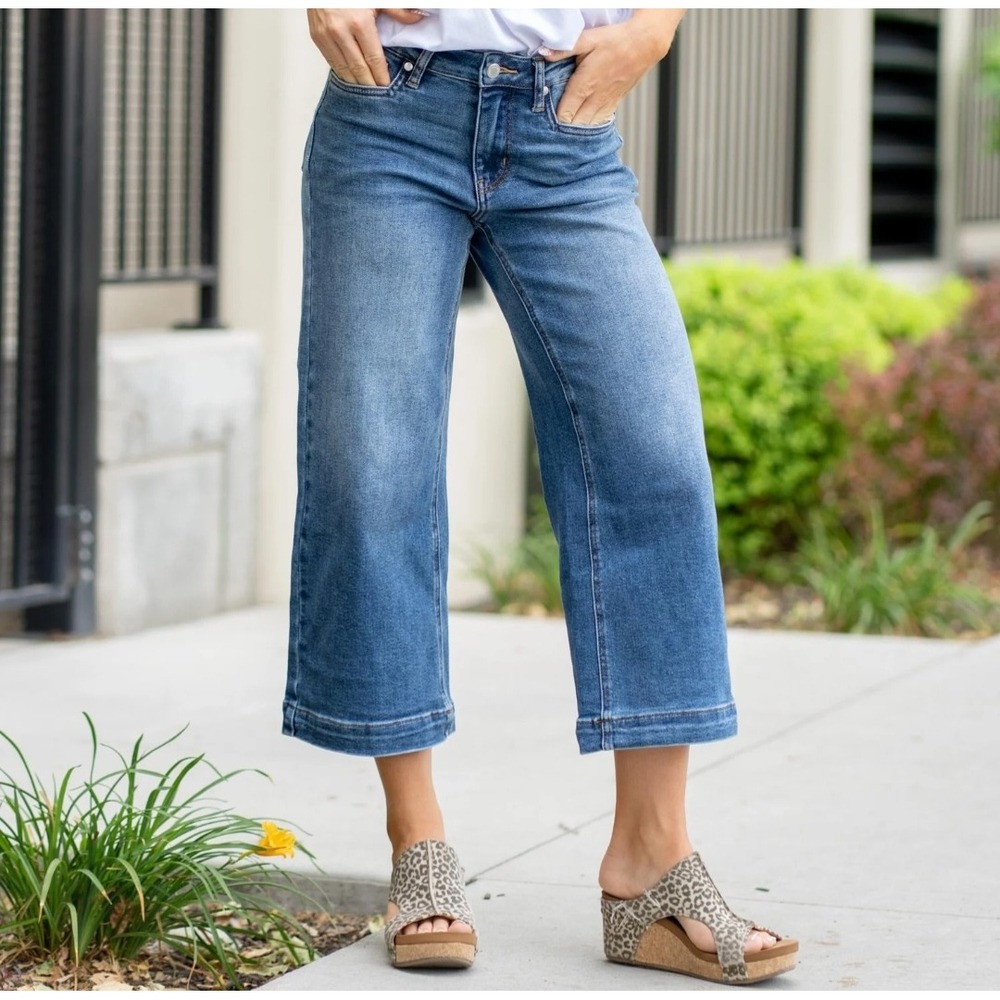 Judy Blue Medium Wash Cropped Wide Leg Jeans